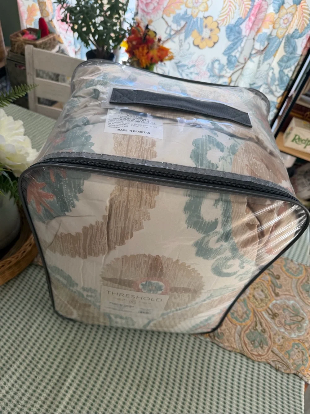 New Threshold Queen Boho Comforter & Sham Set Tufted Medallion Beige, Blue Cream